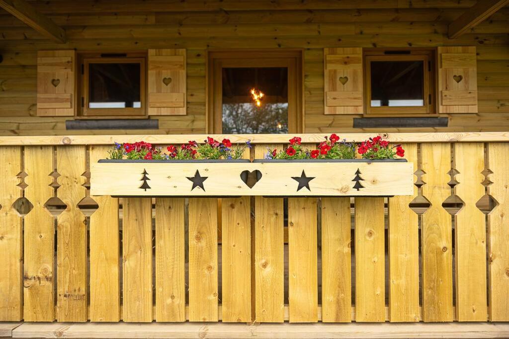 Luxury Log Cabin With A Hot Tub Stone  Εξωτερικό φωτογραφία
