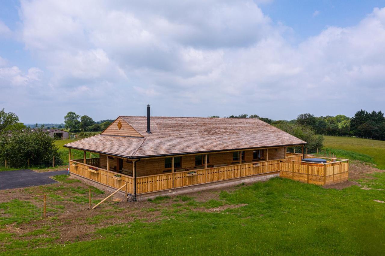 Luxury Log Cabin With A Hot Tub Stone  Εξωτερικό φωτογραφία
